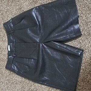 Wilfred Limerick Vegan Leather Pleated Shorts Size 2 Black